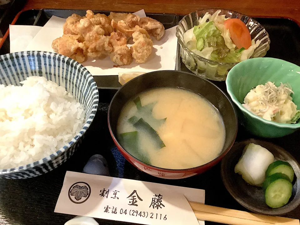 Snapdishの料理写真:今日のランチは『唐揚げ定食』😋|アライさんさん