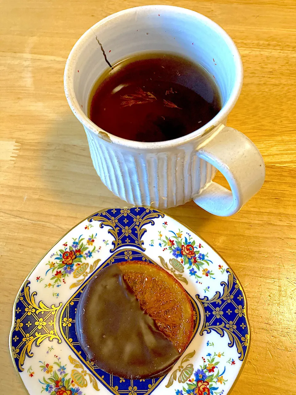 オランジェット＆ダージリン紅茶に紅花とクコの実♡まったりtea time|さくたえさん