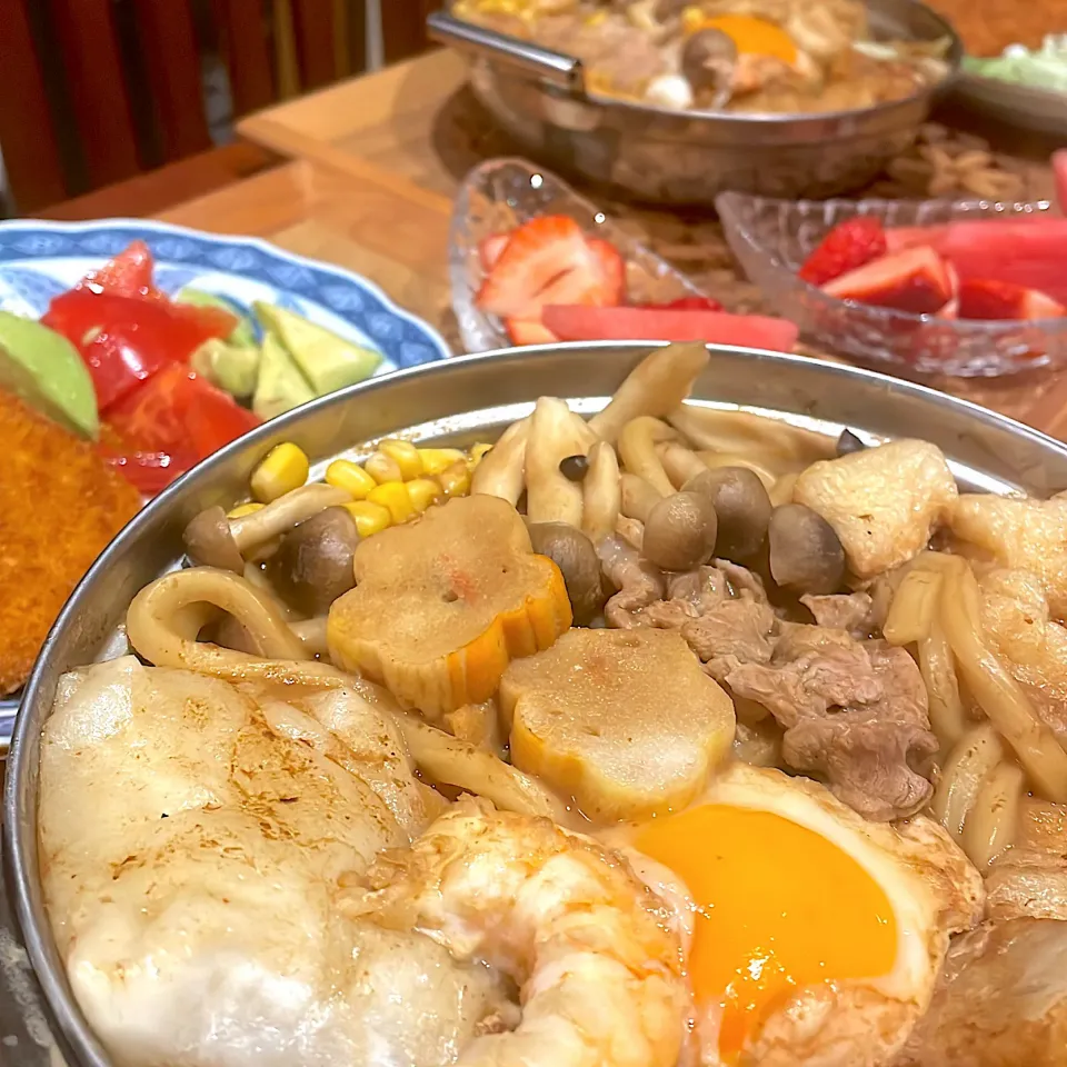 Snapdishの料理写真:具沢山な味噌煮込みうどん　定食風|mokoさん