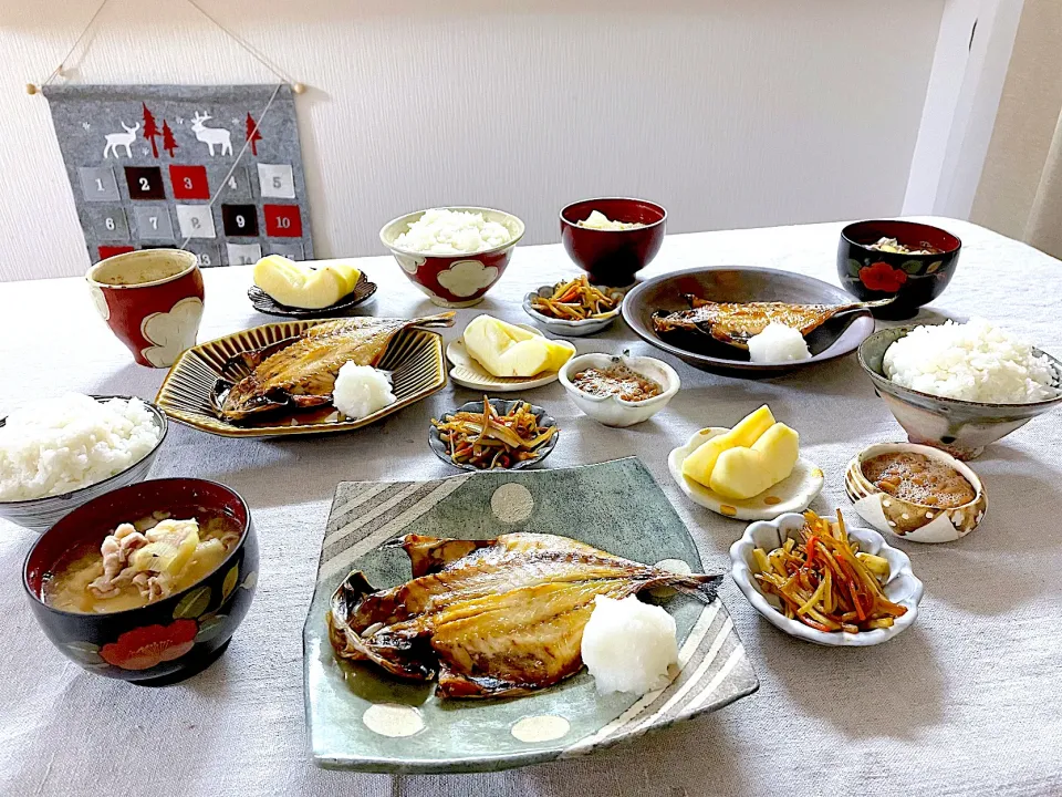 鯵の開きと豚汁の晩ごはん🐟|ゆかりさん