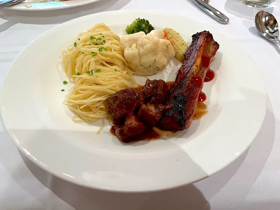 Linguine with broccoli, rib & beef tenderloin|skyblueさん