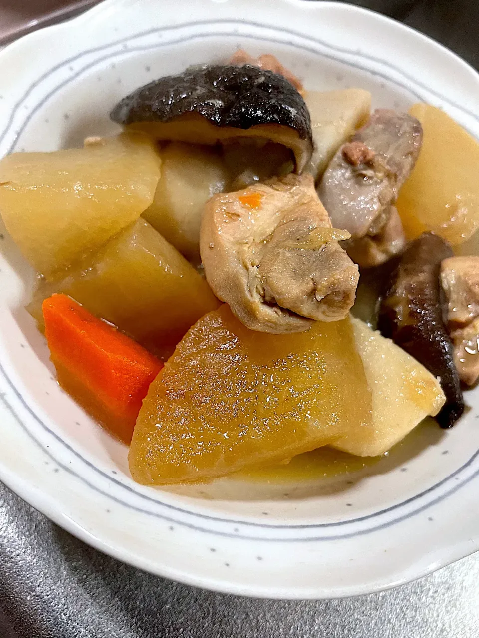 原木しいたけ、野菜、鶏肉の煮物♪|kazuさん