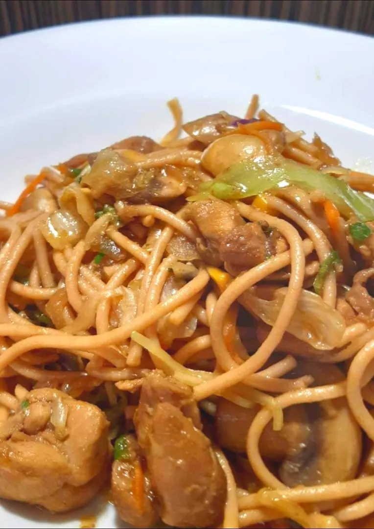 Spaghetti with wild mushrooms, diced chicken breast, tossed in mushroom sauce|Imre Zoltánさん