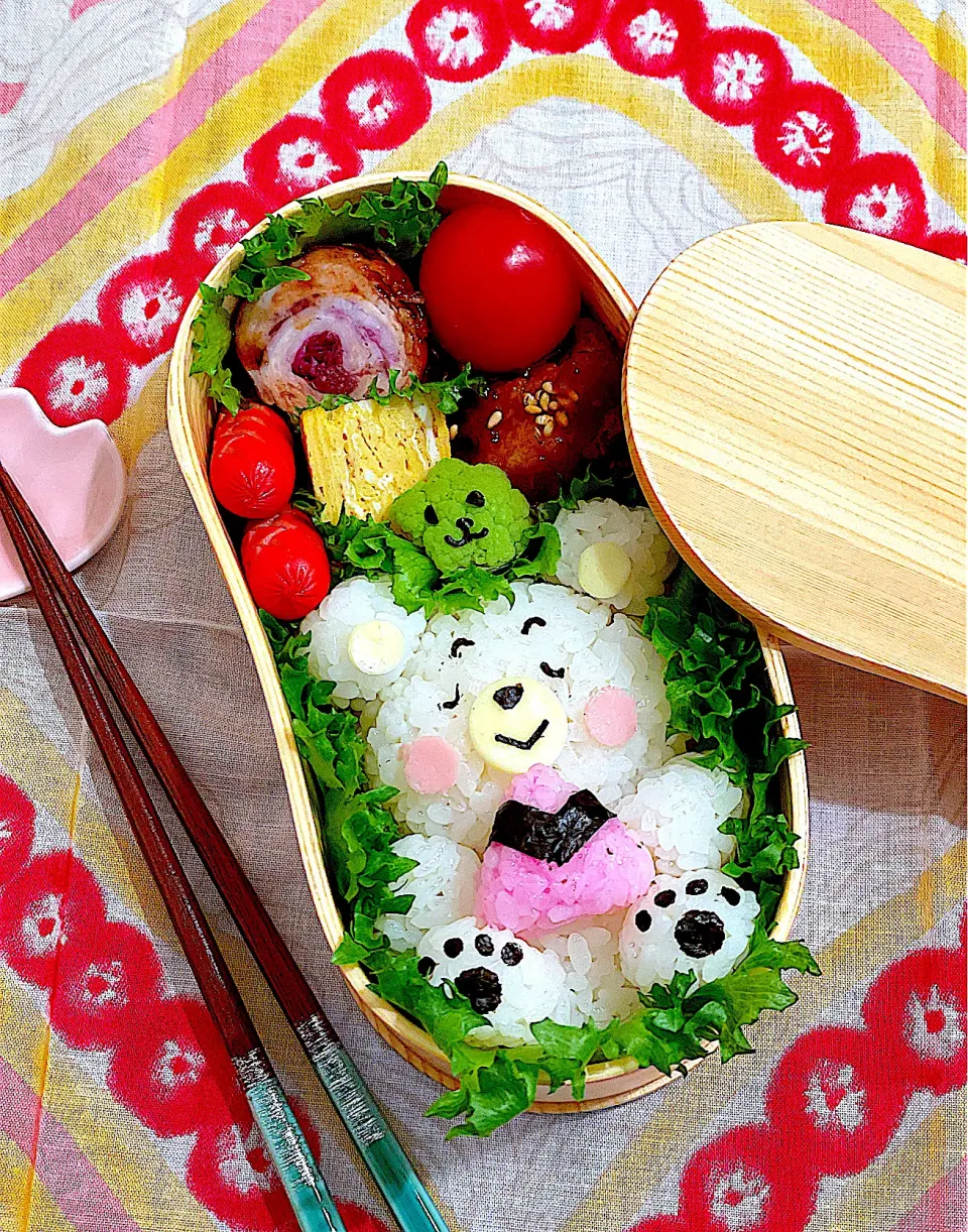 Snapdishの料理写真:おにぎりを食べるクマちゃんおにぎり弁当🧸|AXさん