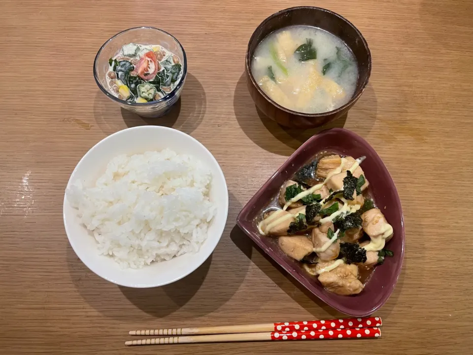 昨日の晩飯 胸肉の照り焼きマヨ ほうれん草と油揚げの味噌汁 マヨ和え|おーたたくとさん