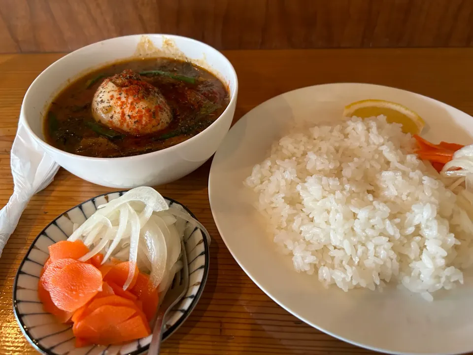 Snapdishの料理写真:タイ風豚団子🇹🇭🍛味玉トッピング🥚ピクルスマシマシ🥒|buhizouさん