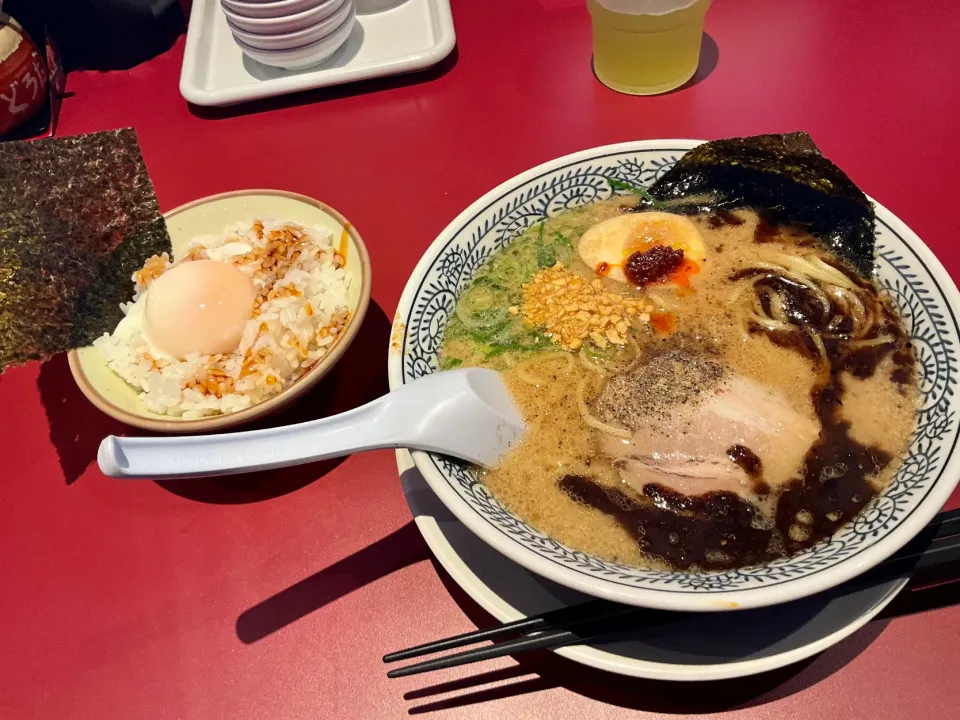 豚骨醤油の黒　と　温玉ご飯|Takeshi  Nagakiさん