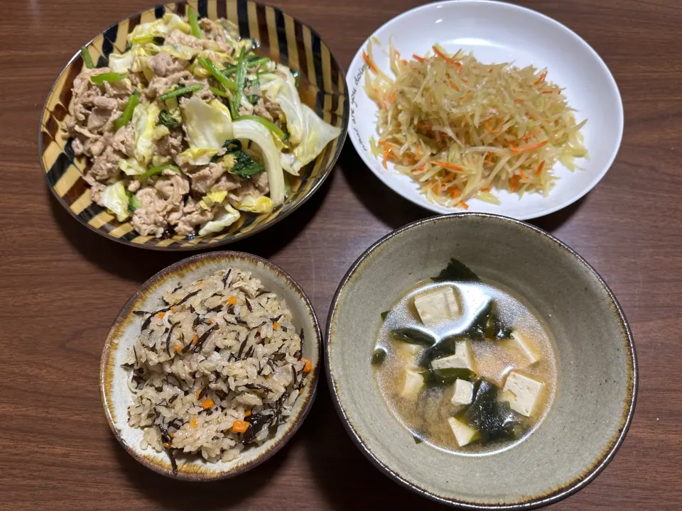 Snapdishの料理写真:今日の夕飯！じゅーしー、豆腐の味噌汁、パパイヤいりちゃー、肉野菜炒め|FXTKJさん