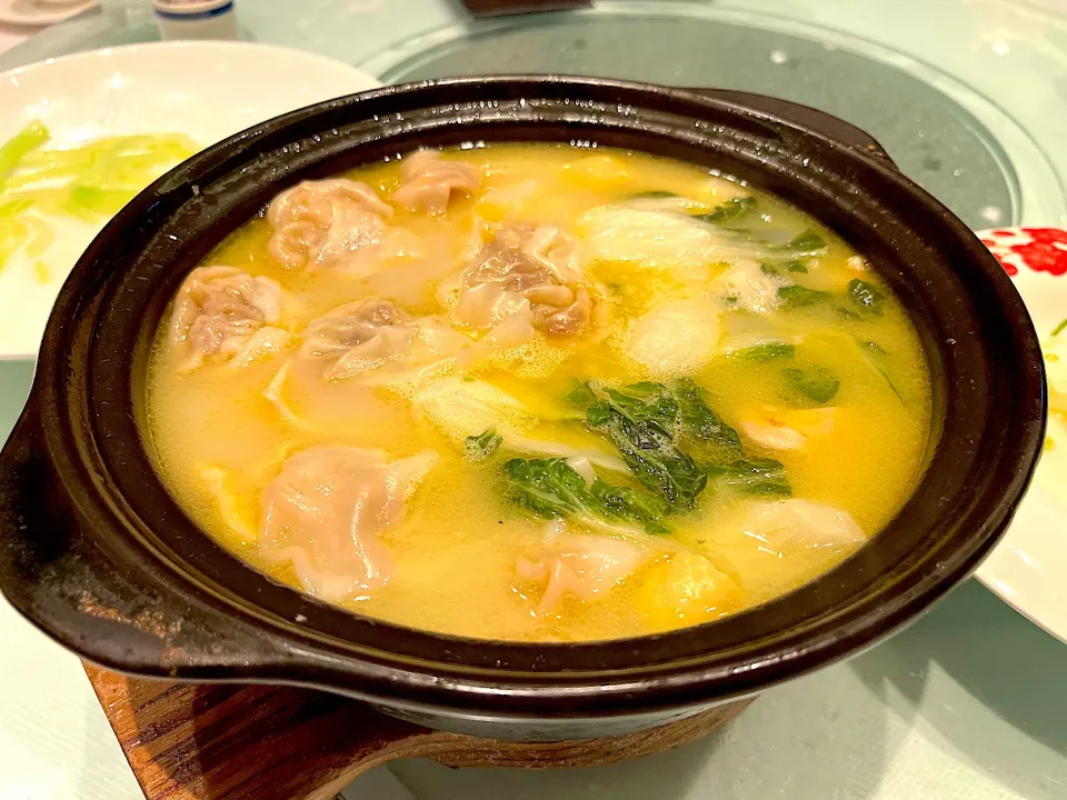 Chicken soup with wonton and ham|skyblueさん