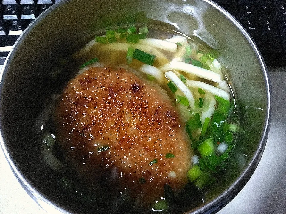 Snapdishの料理写真:なめ茸と肉そぼろ入りとろみ付きコロッケうどん|darkbaronさん