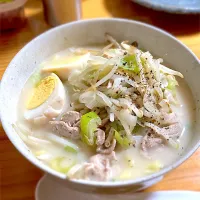 Snapdishの料理写真:〆の白湯ラーメン|デコさん