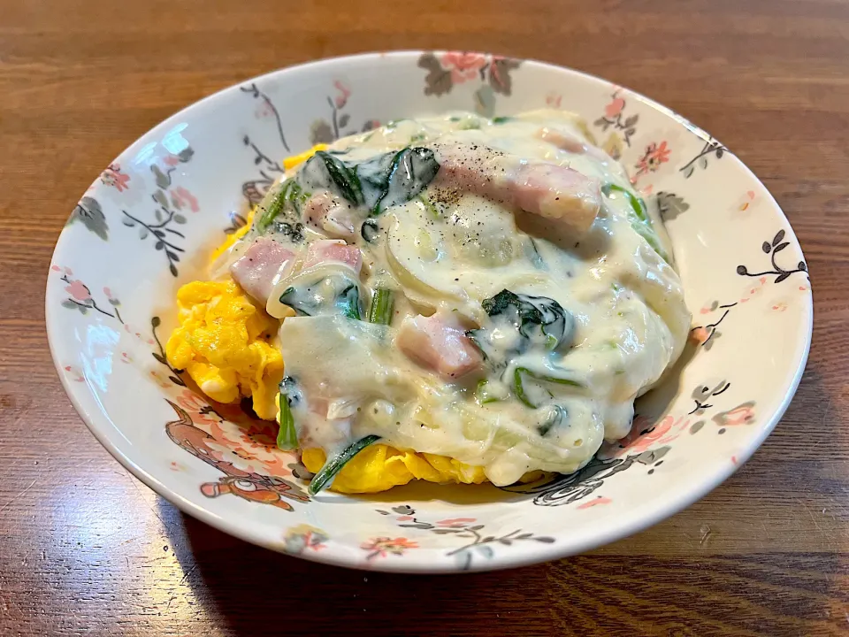 ほうれん草とベーコンの卵丼|ちろるろさん