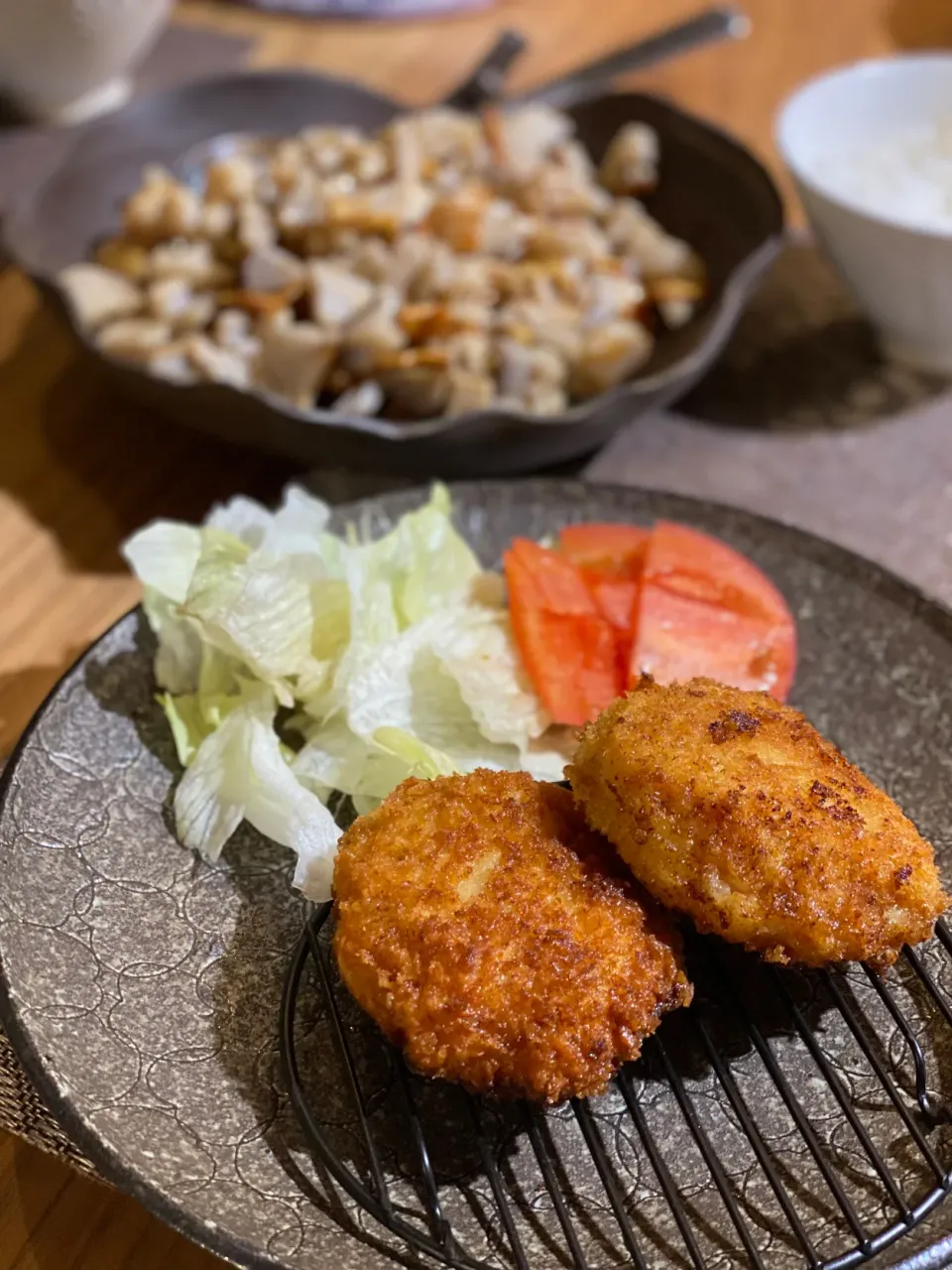 Snapdishの料理写真:海老カツ　レンコンのガーリック塩炒め|エトフさん