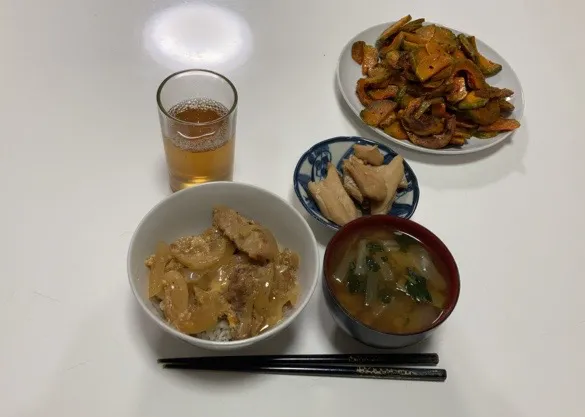 作り置きで晩御飯☆カツ丼☆バターナッツかぼちゃのソテー☆アブラカレイの煮付け☆みそ汁（大根、キャベツ、ほうれん草）|Saharaさん