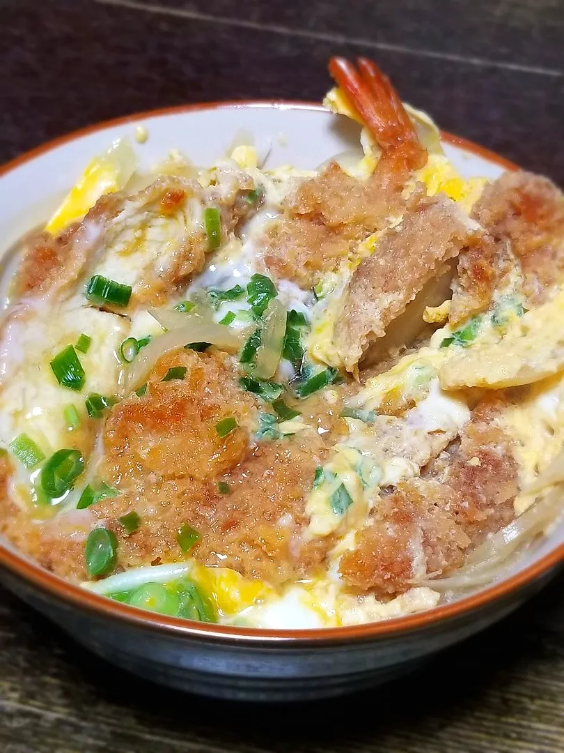 パパ作👨エビフライチキンカツ丼|ぱんだのままんさん