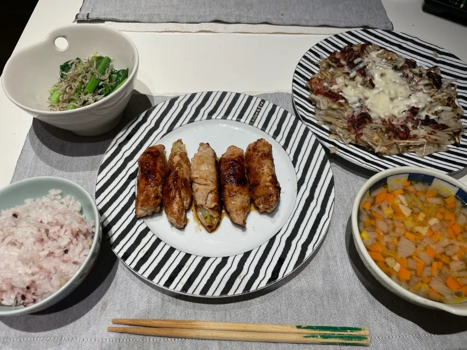 ほうれん草とジャコのバター炒め　ゴボウとベーコンのガレット　ネギの豚肉巻き　野菜コンソメスープ|maxbearさん