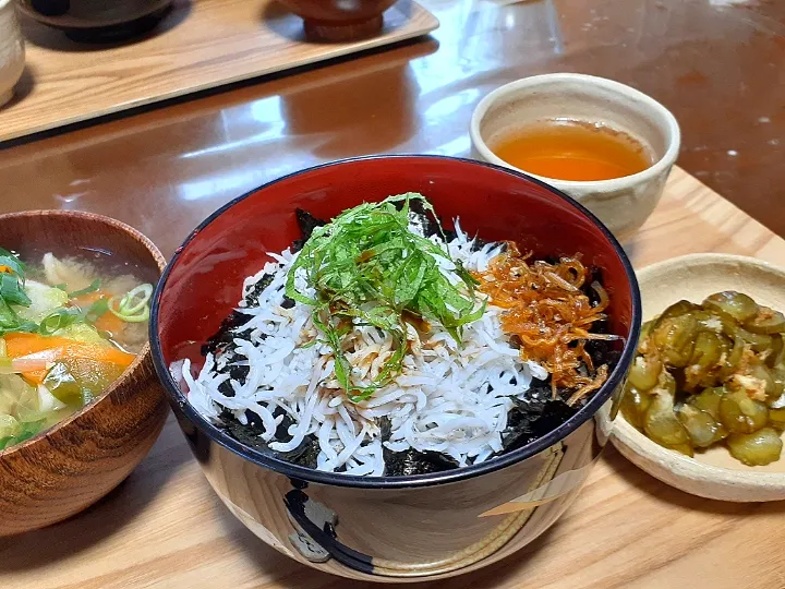 しらす丼🍃|びせんさん