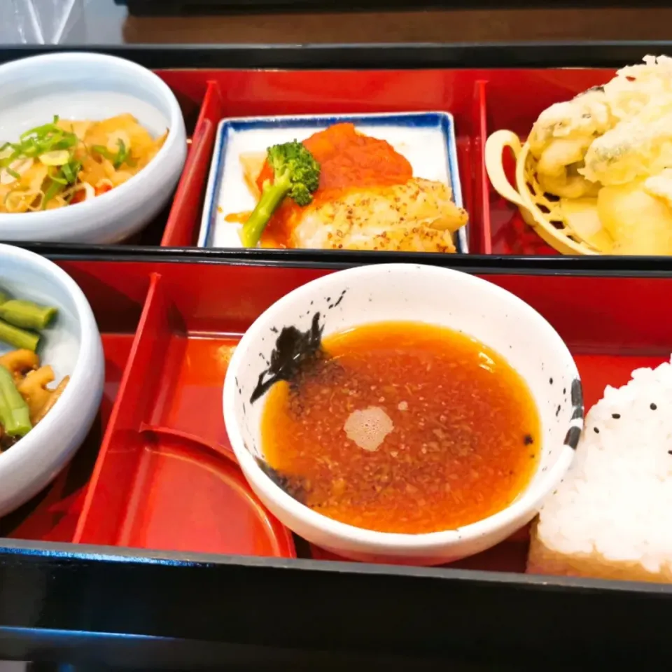 院内ランチ👌グ〜です😀|ペンギンさん