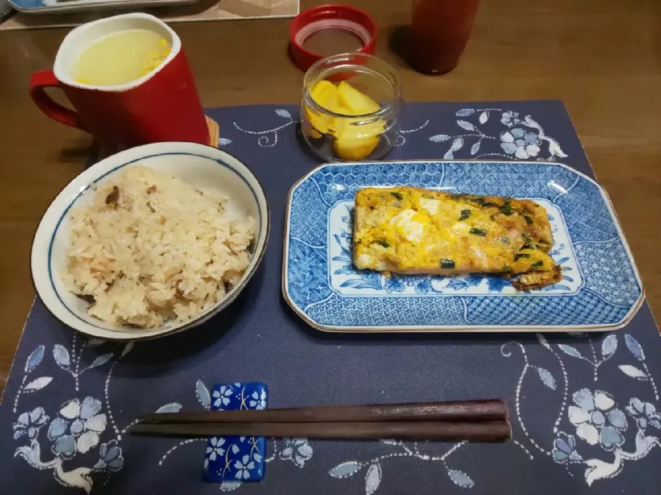 あさりの炊き込み御飯と玉子焼き(昼飯)|enarinさん