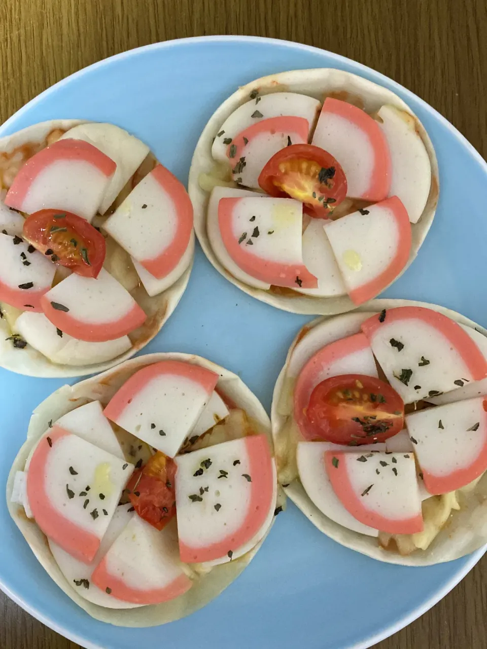 紅白かまぼこの餃子ミニピザ|ハンバーグうーたんさん