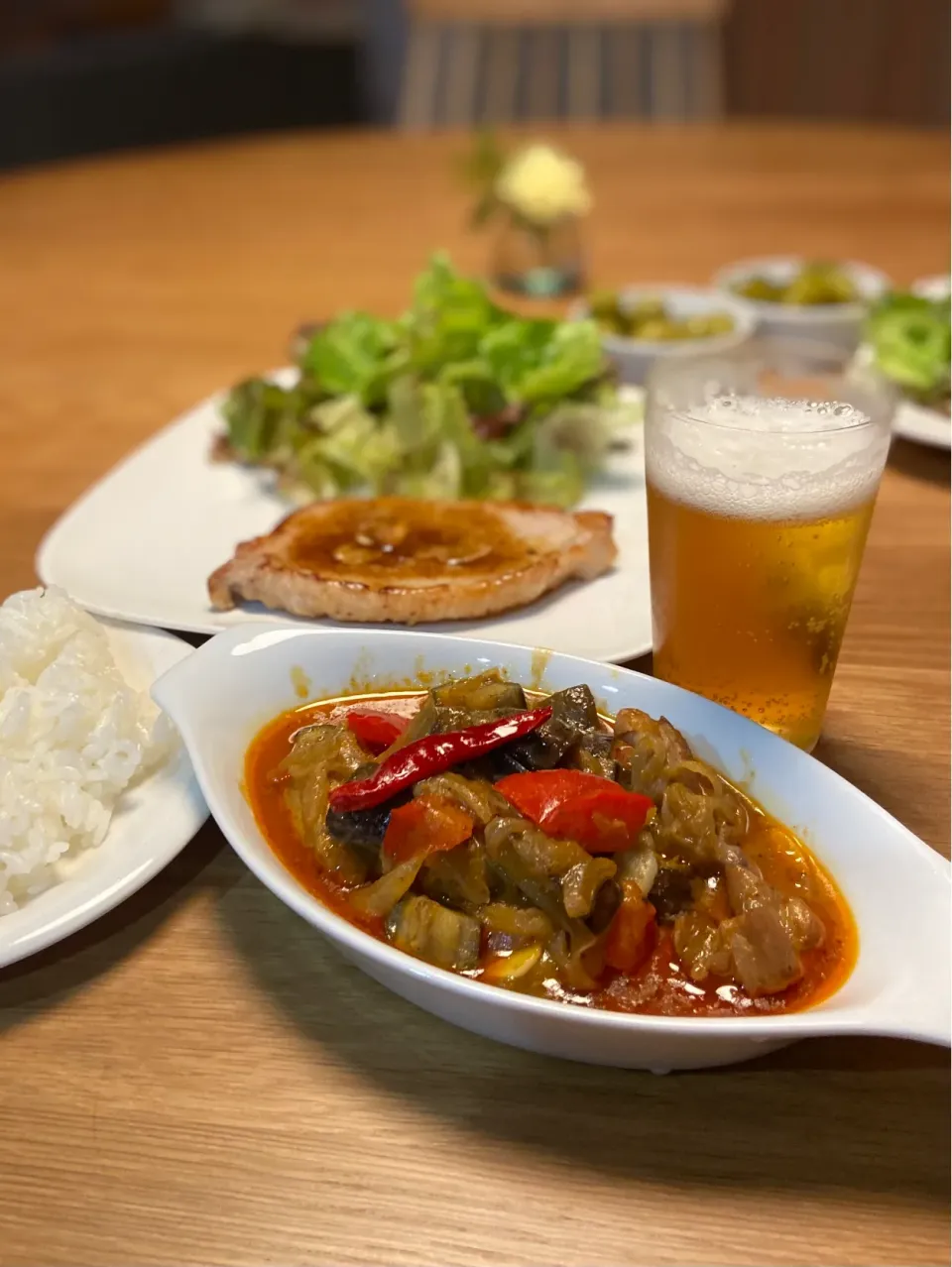 Snapdishの料理写真:12/23の夕食　カレーとポークソテー|yoneさん