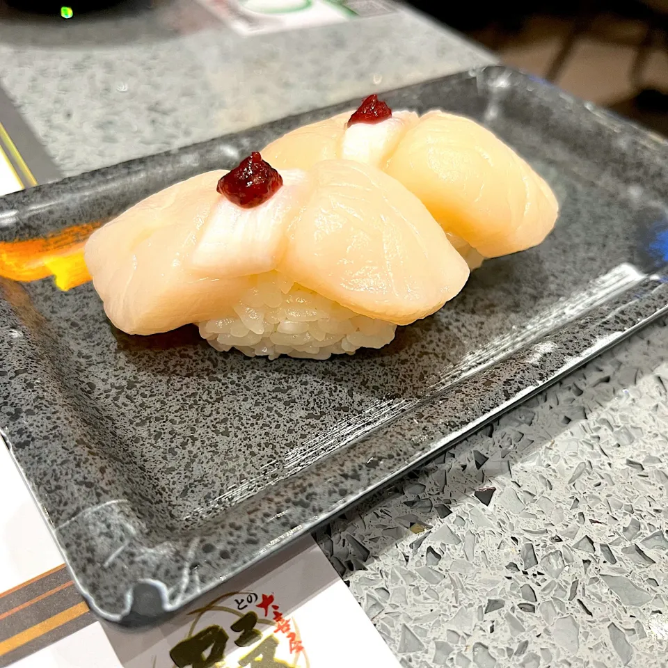 Snapdishの料理写真:Scallops sushi|skyblueさん