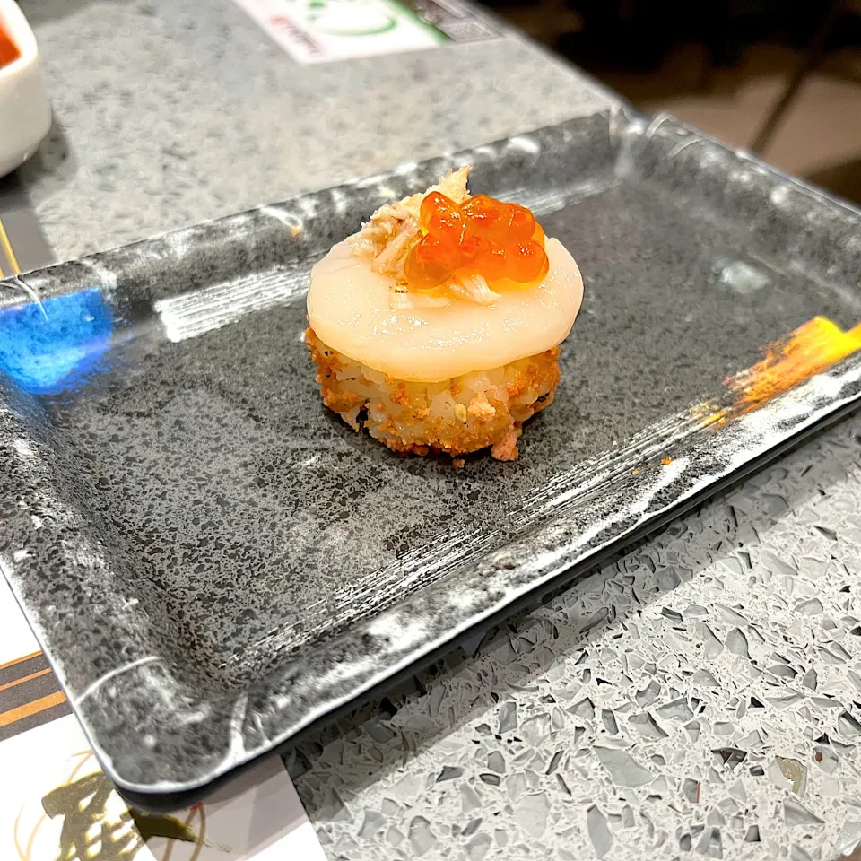 Snapdishの料理写真:Scallop, crab roe roll|skyblueさん