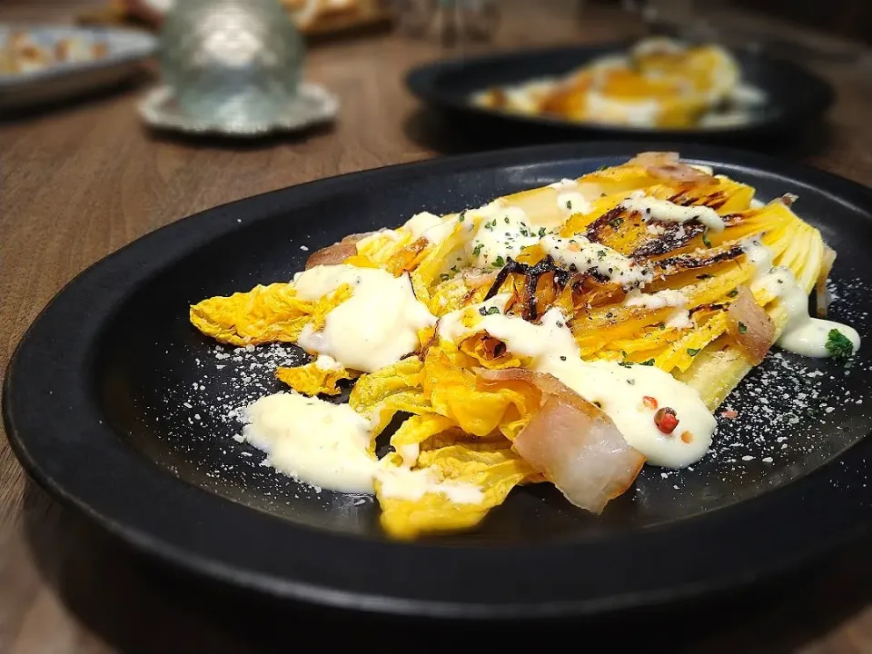 丸ごと焼き白菜のシーザーサラダ|古尾谷りかこさん