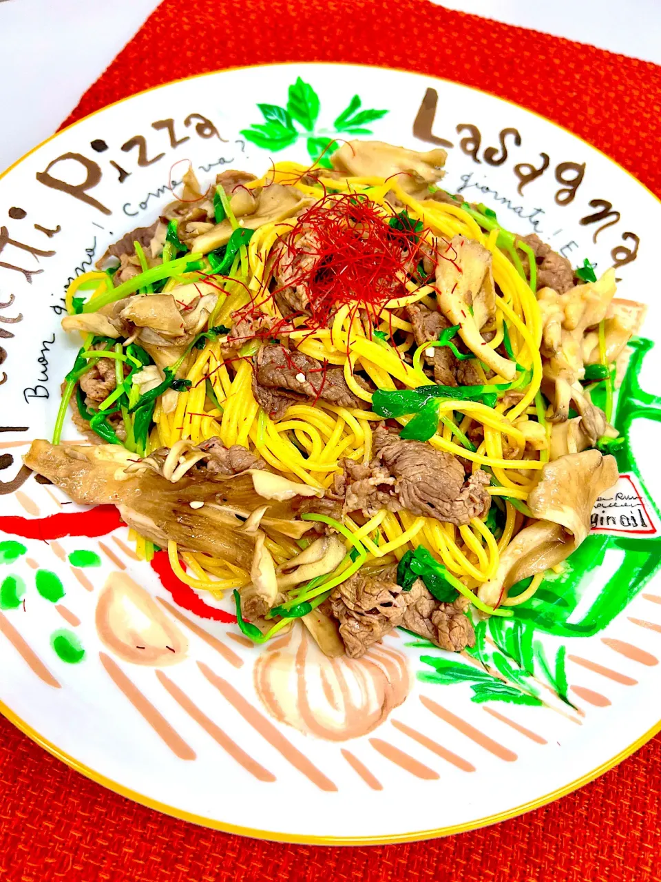 スタミナ満点！牛肉と舞茸のパスタ|まめもにおさん