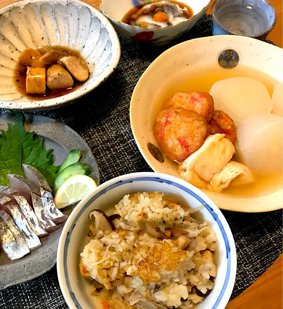 炊き込みご飯、すけそうだらの子煮物、大根煮物、鯵のお刺身、海鼠酢|sobacoさん