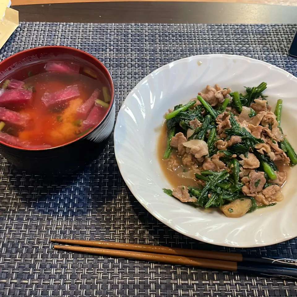 豚肉と春菊の中華炒め・紅大根とニラの味噌汁|a-parkさん