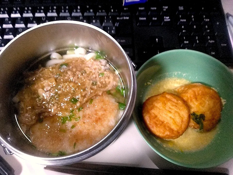 Snapdishの料理写真:なめ茸と肉そぼろのあんかけコロッケうどん＆煮た魚河岸あげ|darkbaronさん