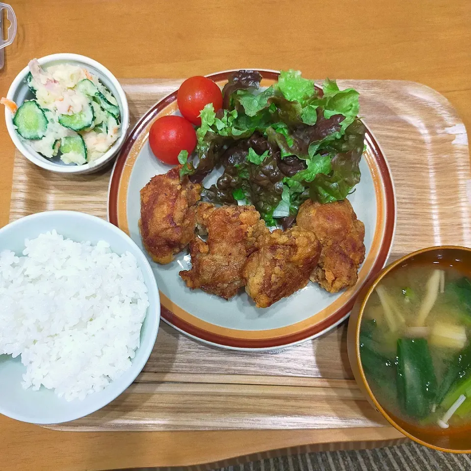 唐揚げ
ポテトサラダ
小松菜ときのこの味噌汁|羊さんさん