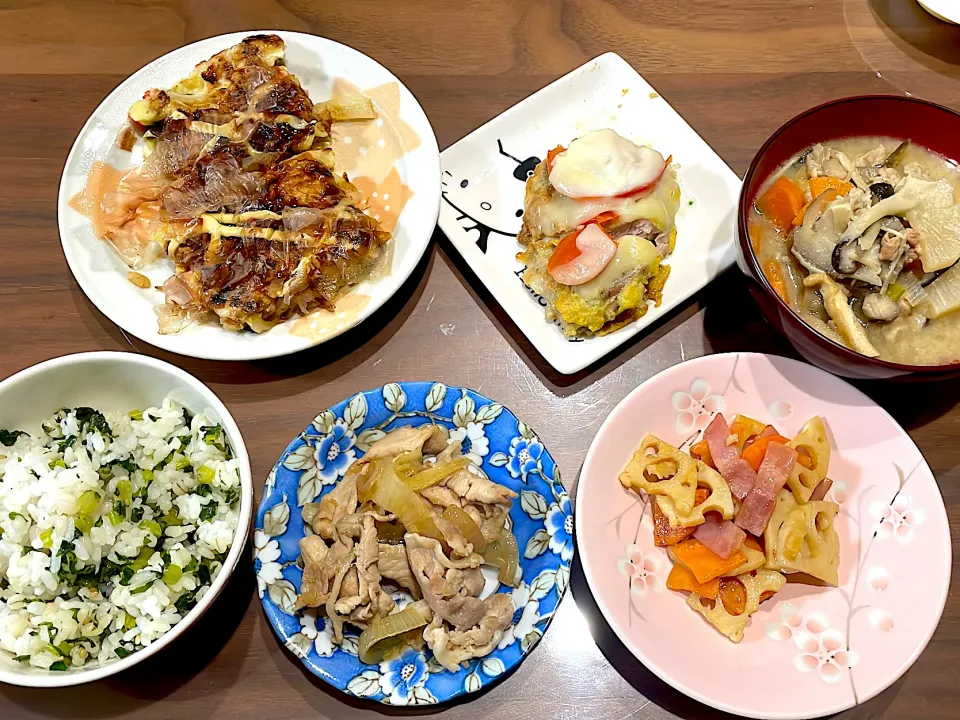 残り物祭　大根菜の菜飯　生姜焼き　蓮根の洋風きんぴら　豚汁残り　鶏ももトマトチーズ焼きの残り　お好み焼きの残り|おさむん17さん