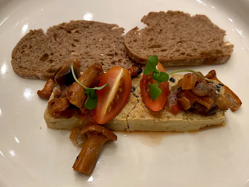 Noël Truffle Chicken Liver Pâté|270w178bさん