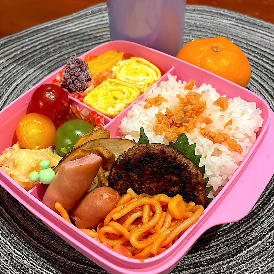 今日の娘弁当🍱年末最終お弁当づくり　　　　　おつかれさまでした🍀|mokoさん