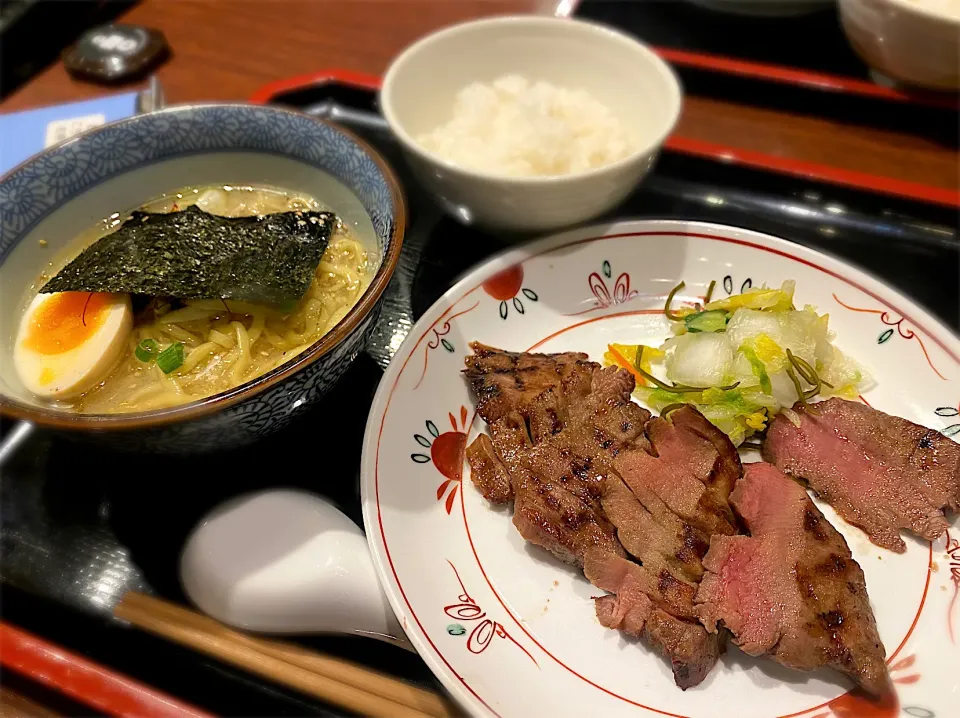 上牛タン焼とテールラーメンセット|チルさん