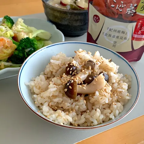 「梅たっぷり うめこんぶ茶」を使ってみたSnapdishの料理・レシピ写真:うめこんぶ茶でシメジの炊き込みご飯