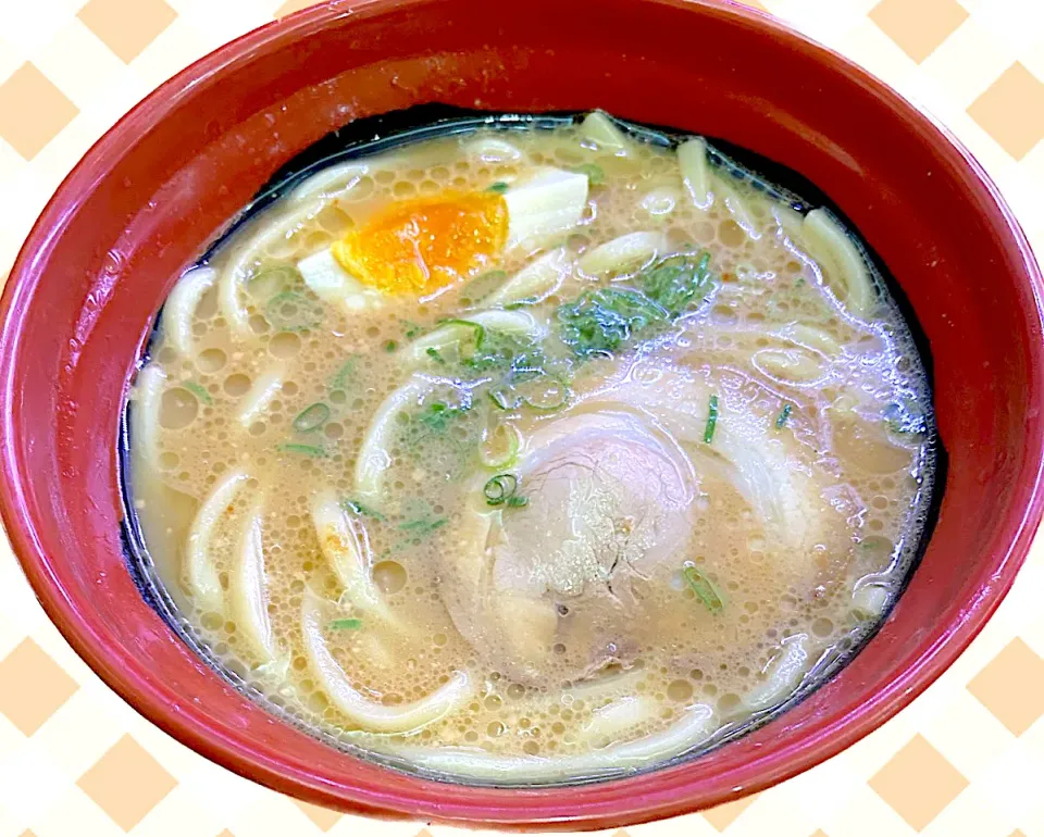 7種の魚介の濃厚味噌ラーメン 450円|すくらんぶるえっぐさん