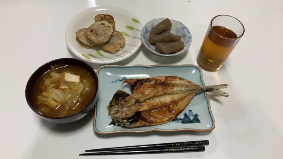 Snapdishの料理写真:晩御飯☆鯵の開き☆ねじり蒟蒻の煮物☆れんこんバーグ☆みそ汁（キャベツ、大根、厚揚げ）|Saharaさん