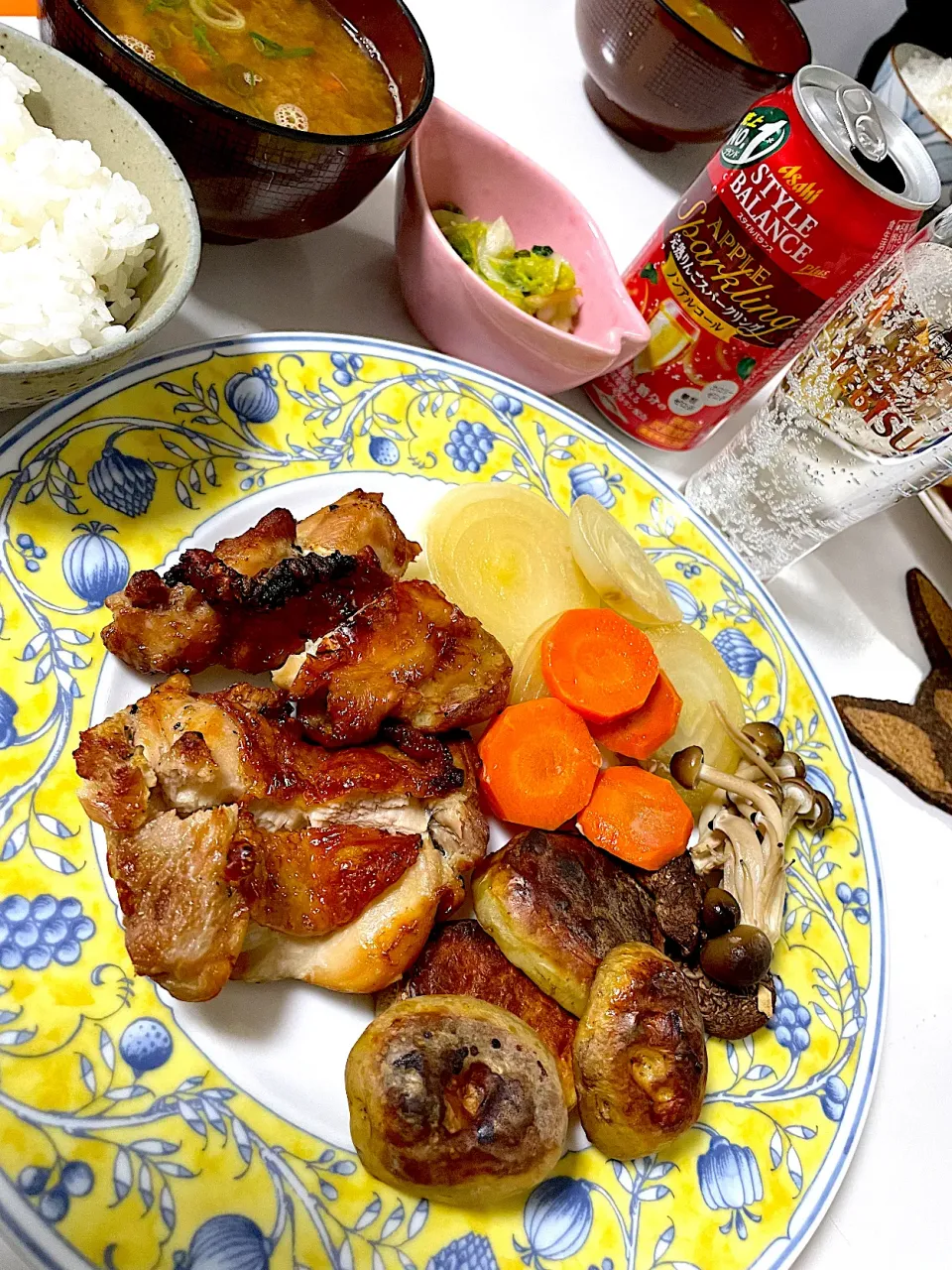 ガーリック醤油グリルドチキンとグリル野菜🌟ゆず白菜漬け🌟豆腐と椎茸のお味噌汁🌟|まり＊さん