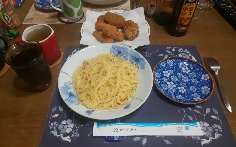 ペペロンチーノと揚げ物盛り合わせ(昼飯)|enarinさん