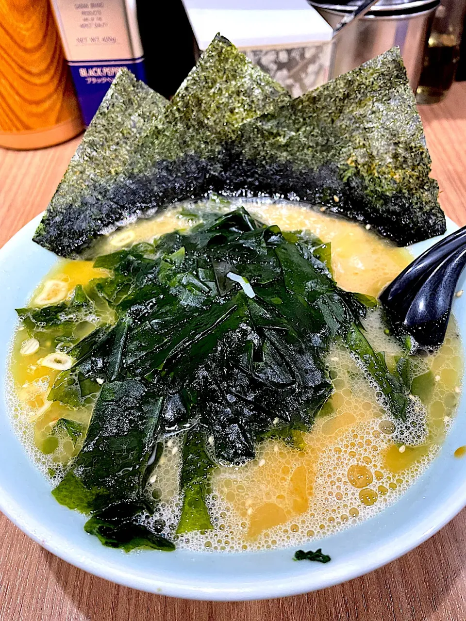 Snapdishの料理写真:千家のわかめラーメン＠横浜 根岸|小池 康裕さん