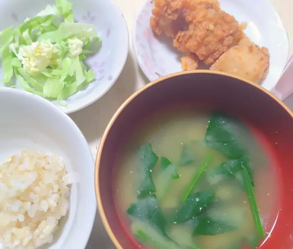 いつもの夕食☆揚げ物とキャベツの千切りとご飯と味噌汁|yuika☆さん