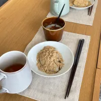 Snapdishの料理写真:きな粉餅とハニーナッツヨーグルト♡|miki *..さん