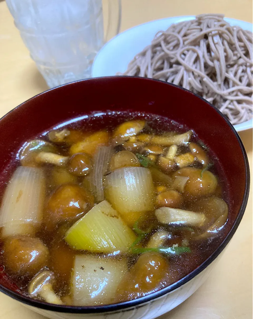 Snapdishの料理写真:単身赴任中の男飯(鶏肉となめこのせいろ蕎麦)|おおもりの星さん