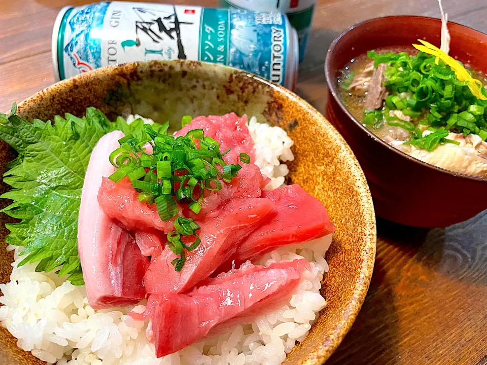 お魚屋さんでゲットした中落ち丼と鰤のあら汁|n_nさん