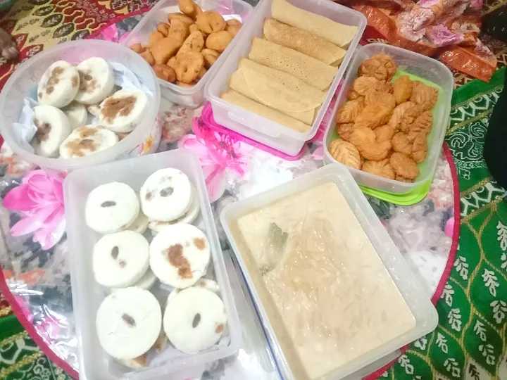 Bangladeshi Pithav
Bhaba Pitha 
Patishapta Pitha
Mug Pakon 
Sujir Pitha 
Shemai Pitha 

#Bangladeshi 
#muslimah 
#homemade|Sadia Meherinさん