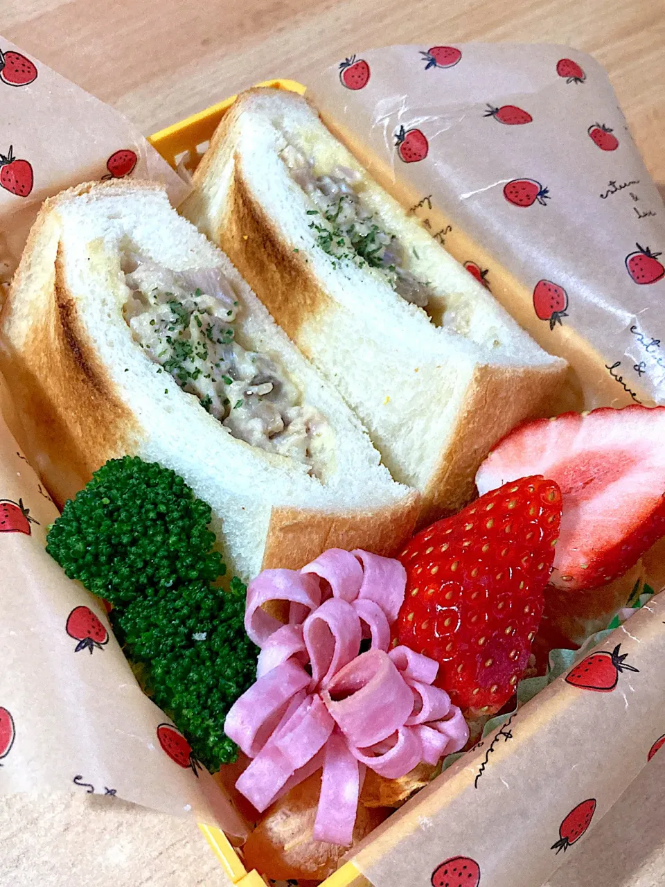 自家製ツナdeポケットサンド弁当🍓|matumotommさん