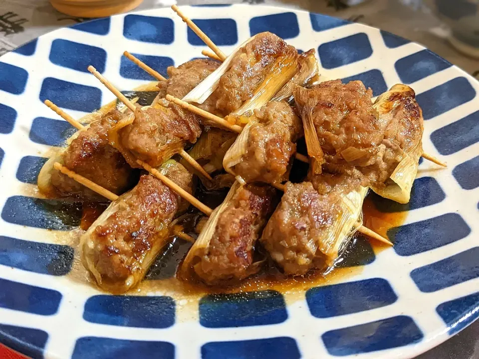 Snapdishの料理写真:長ネギの肉詰め串焼き✩.*˚|奈津美さん